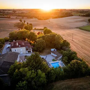  Bed & Breakfast Le Petit Bleu D'hotes